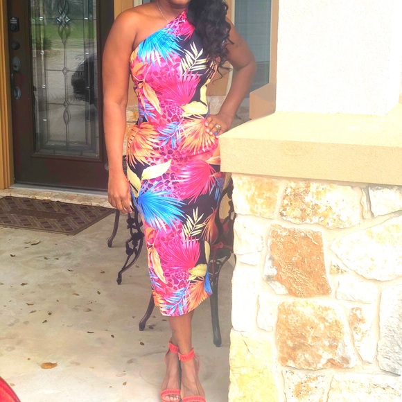 Classy One shoulder multi print midi - Picture 1 of 1